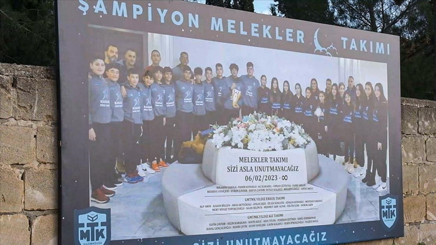 "ŞAMPİYON MELEKLER" İÇİN AĞIT