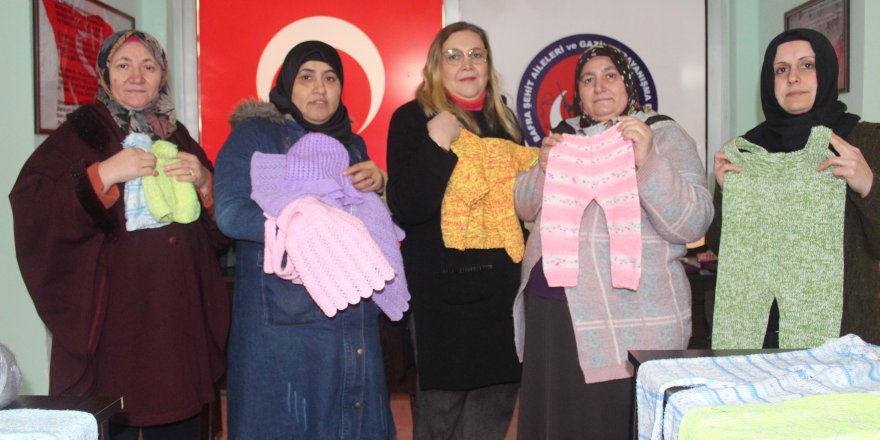 DEPREMZEDELER İÇİN GİYECEK HAZIRLIYORLAR