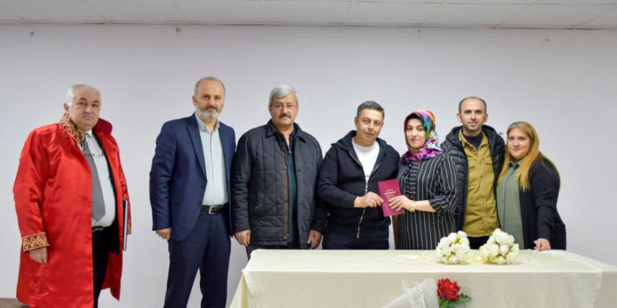 DEPREMZEDE ÇİFTİN NİKAHLARI LADİK'TE KIYILDI