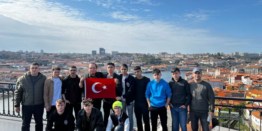 22 ÖĞRENCİ AVRUPA'DA STAJ GÖRÜYOR