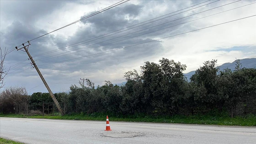 KUVVETLİ RÜZGAR VE FIRTINA UYARISI