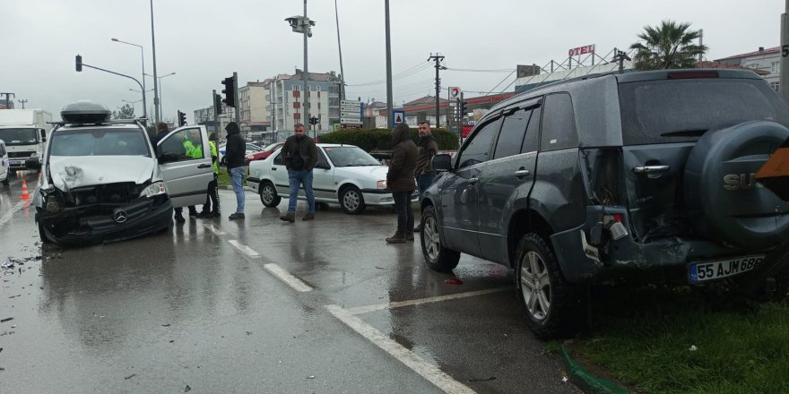 ÇARŞAMBA’DA KAZA: 2 YARALI