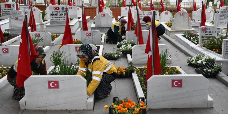 18 MART'A ÖZEL 30 BİN ÇİÇEK