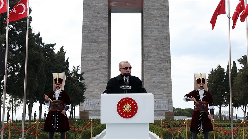 ÇANAKKALE DENİZ ZAFERİ’NİN 108.YILDÖNÜMÜNDE ŞEHİTLER ABİDESİNDE TÖREN DÜZENLENDİ