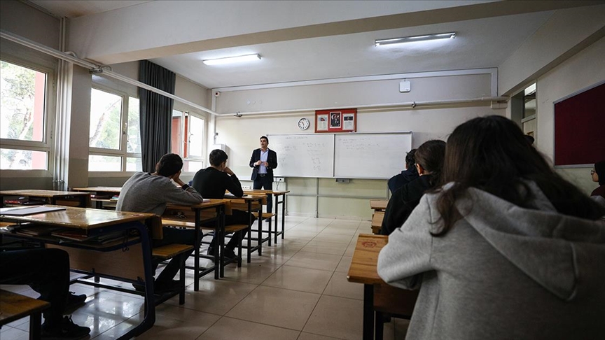 ÖĞRENCİLERE GÖNÜLLÜ DERS