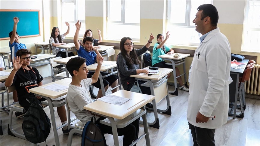 45 BİN YENİ ÖĞRETMEN ATAMASI MÜJDESİ