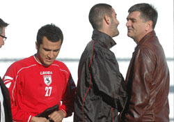 Çakır başarı diledi