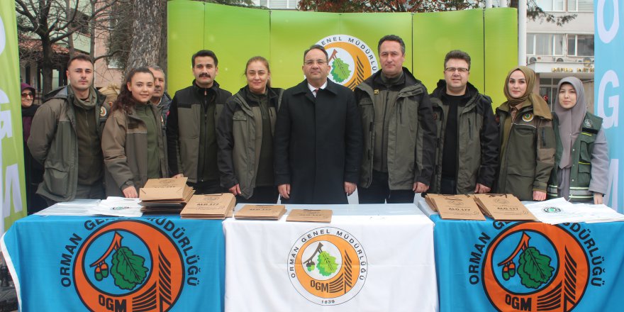 BAFRA'DA FİDAN DAĞITIMI YAPILDI