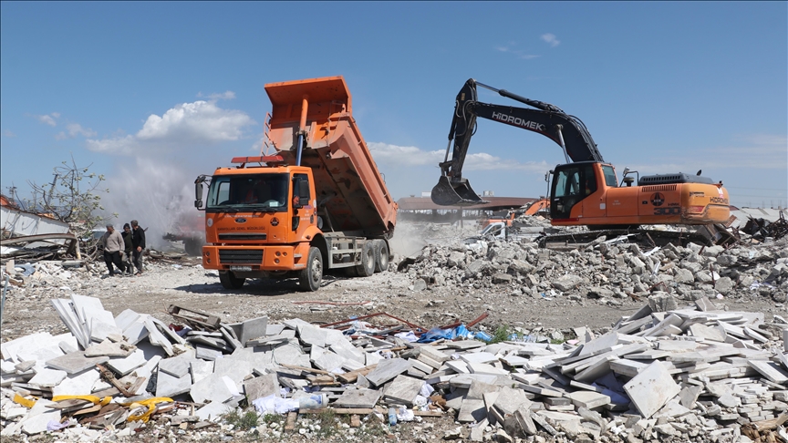 ENKAZ KALDIRMA ÇALIŞMALARI SÜRÜYOR