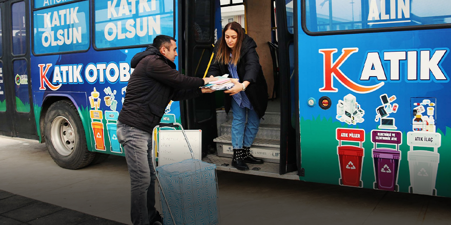 KATIK OTOBÜSÜ İLE 20 TON ATIK TOPLANDI