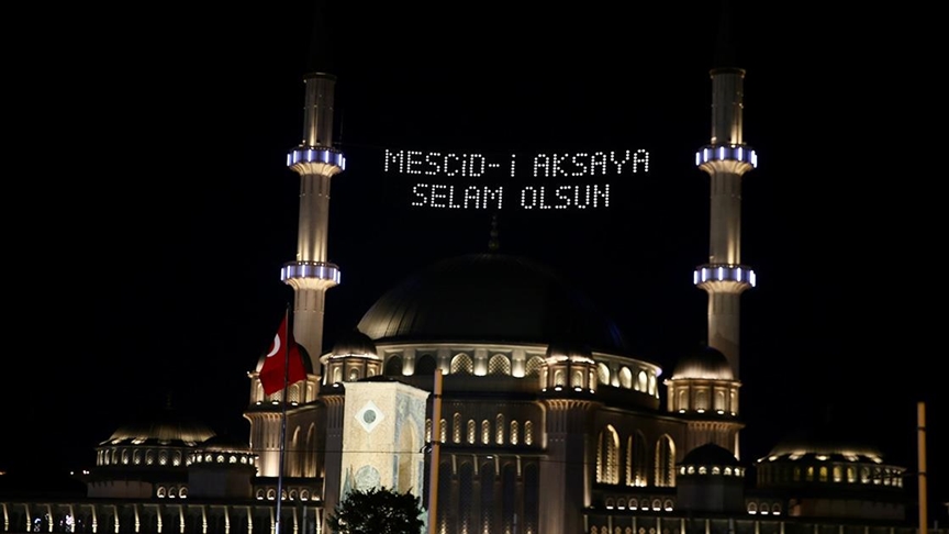 TAKSİM CAMİSİ'NE MESCİD-İ AKSA MAHYASI