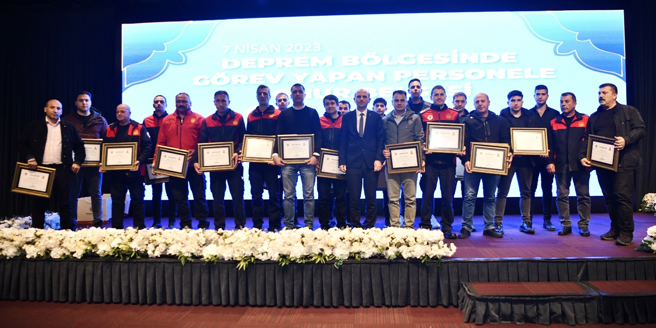 Afet bölgesindeki personele onur belgesi