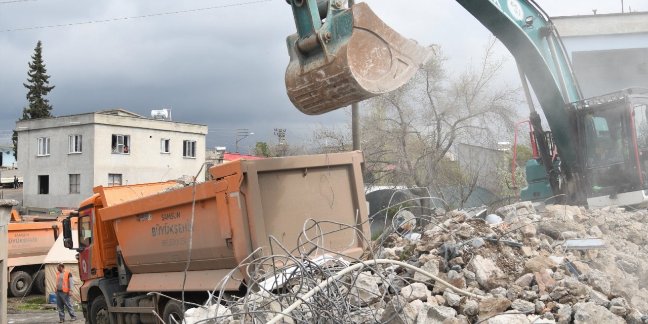 Büyükşehir ekipleri 654 enkaz kaldırdı
