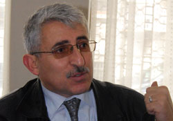 Aç kurtlar koyunlara saldırdı