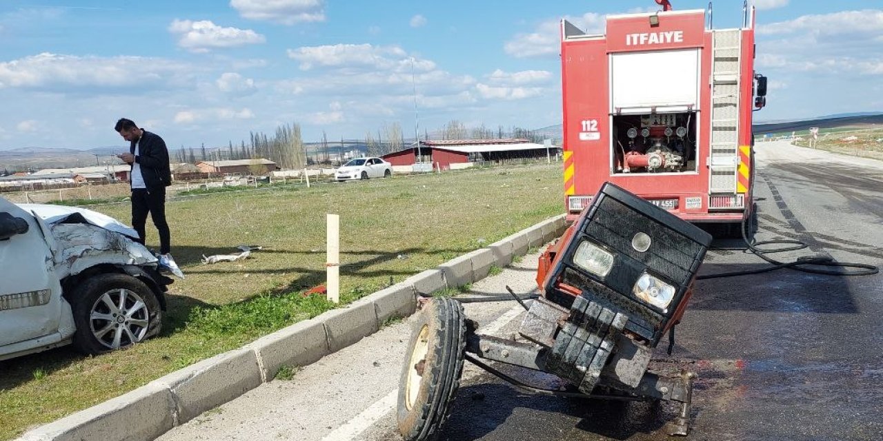 Traktörle otomobil çarpıştı: 4 kişi yaralı