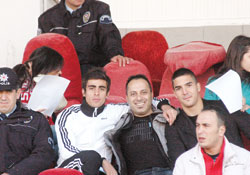 Genç golcü savunma verdi