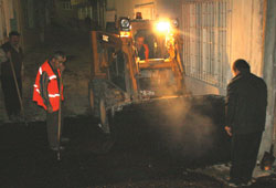 İlkadım'da gece asfalt mesaisi