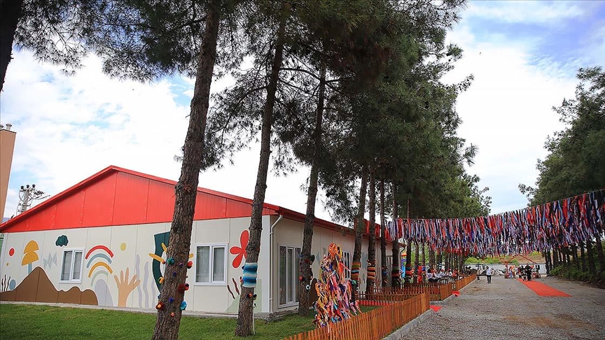 "Kırmızı Çatı" okulu açıldı