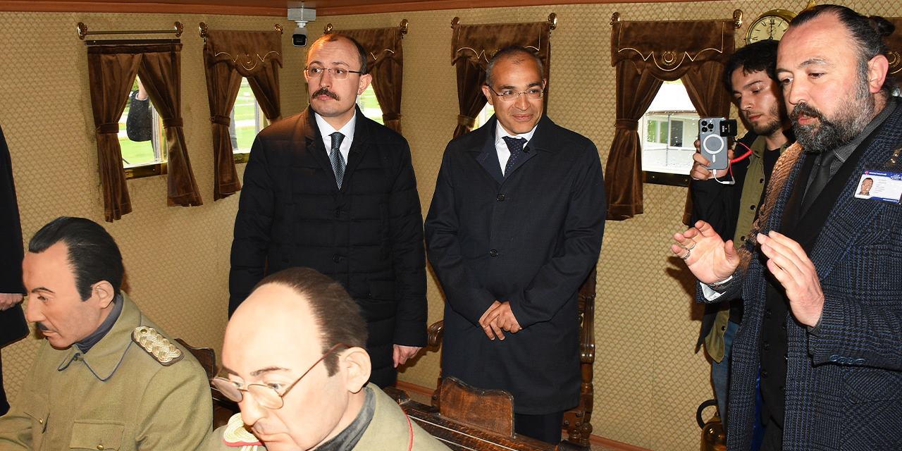 Bakan Muş ile birlikte Bandırma Gemi Müzesi'ni gezdi