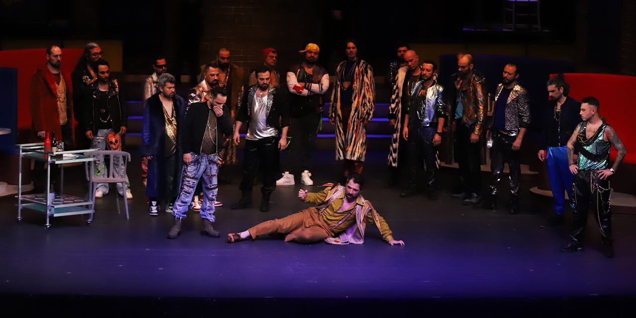 “Rigoletto” modern rejisiyle sahnedeydi