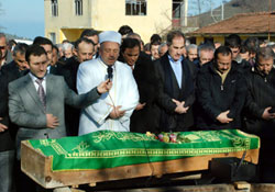 Günay cenazeye katıldı