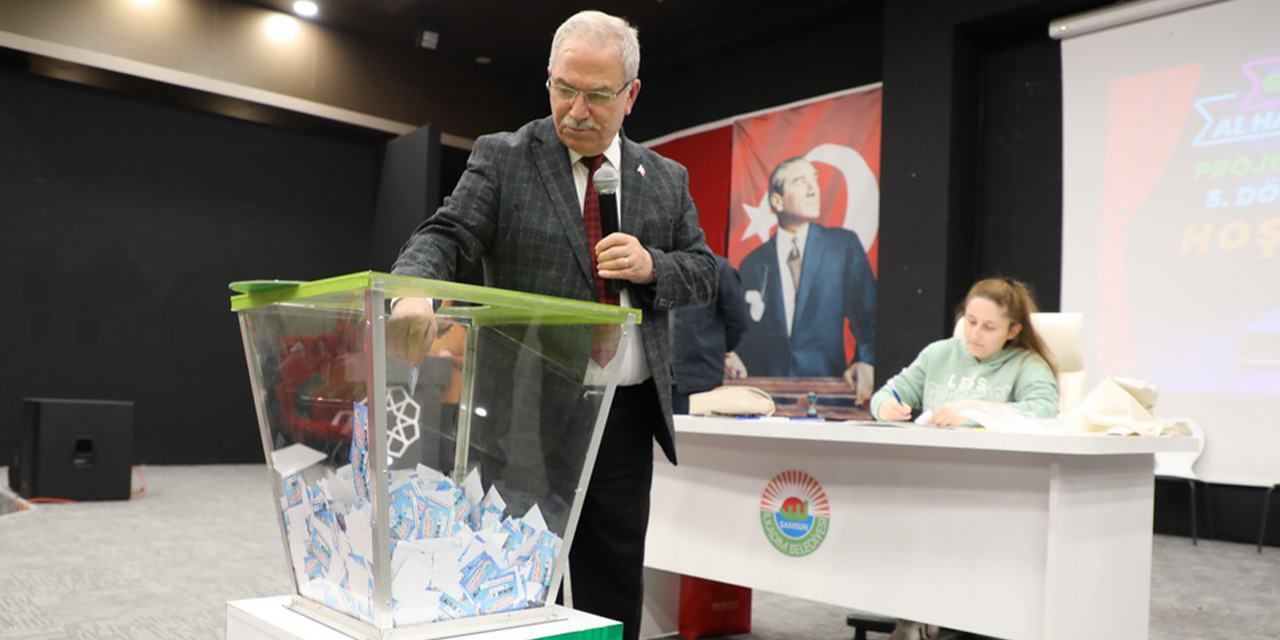 Alışveriş kartlarını Başkan Demirtaş verdi