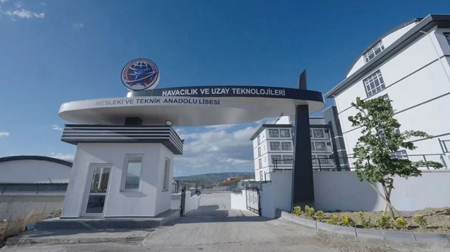 Türkiye'nin ilk meslek lisesi açıldı