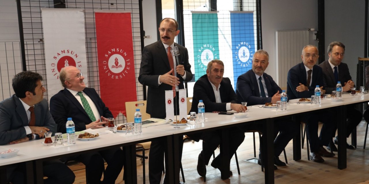 Samsun Üniversitesi'ni ziyaret etti
