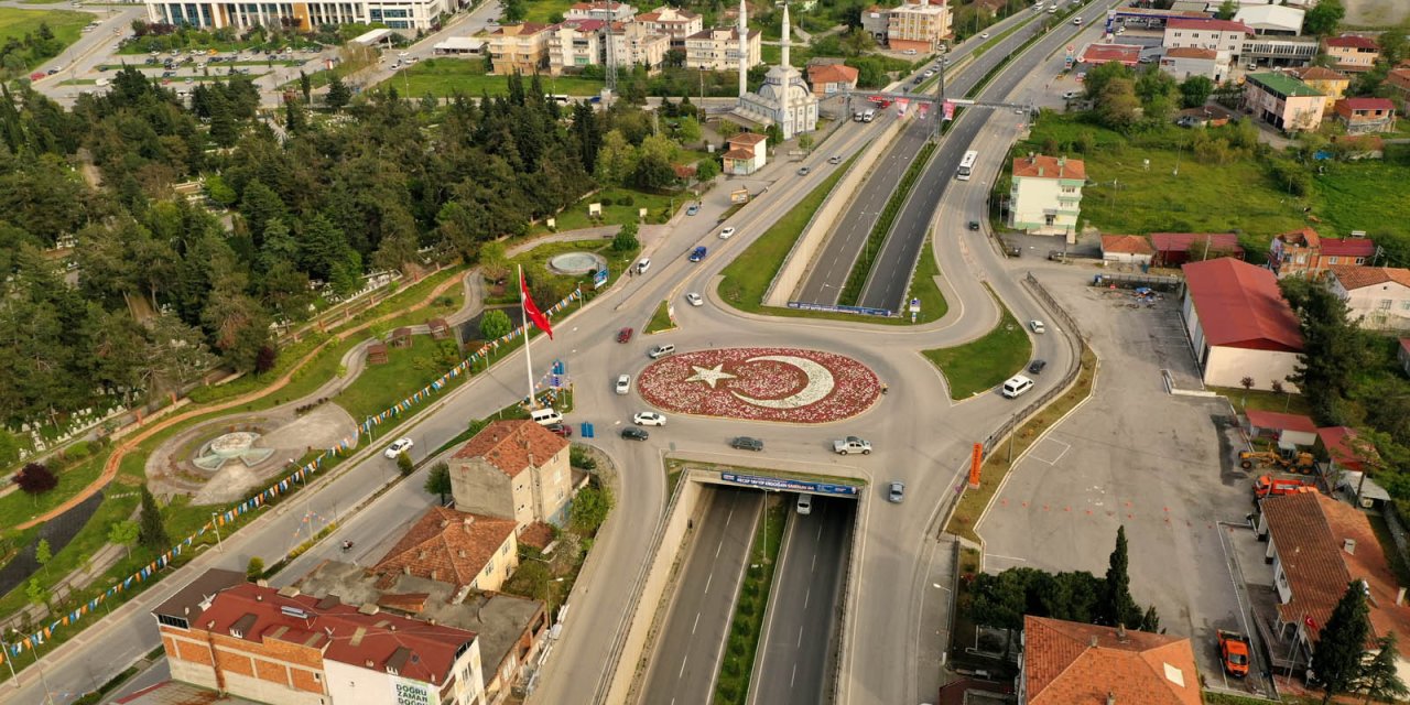 "Türk bayrağı" motifli peyzaj çalışması