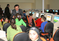 Tok, bilgi evini gezdi