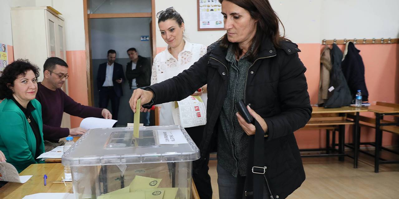 Samsunlu vatandaşlar oylarını kullanıyor