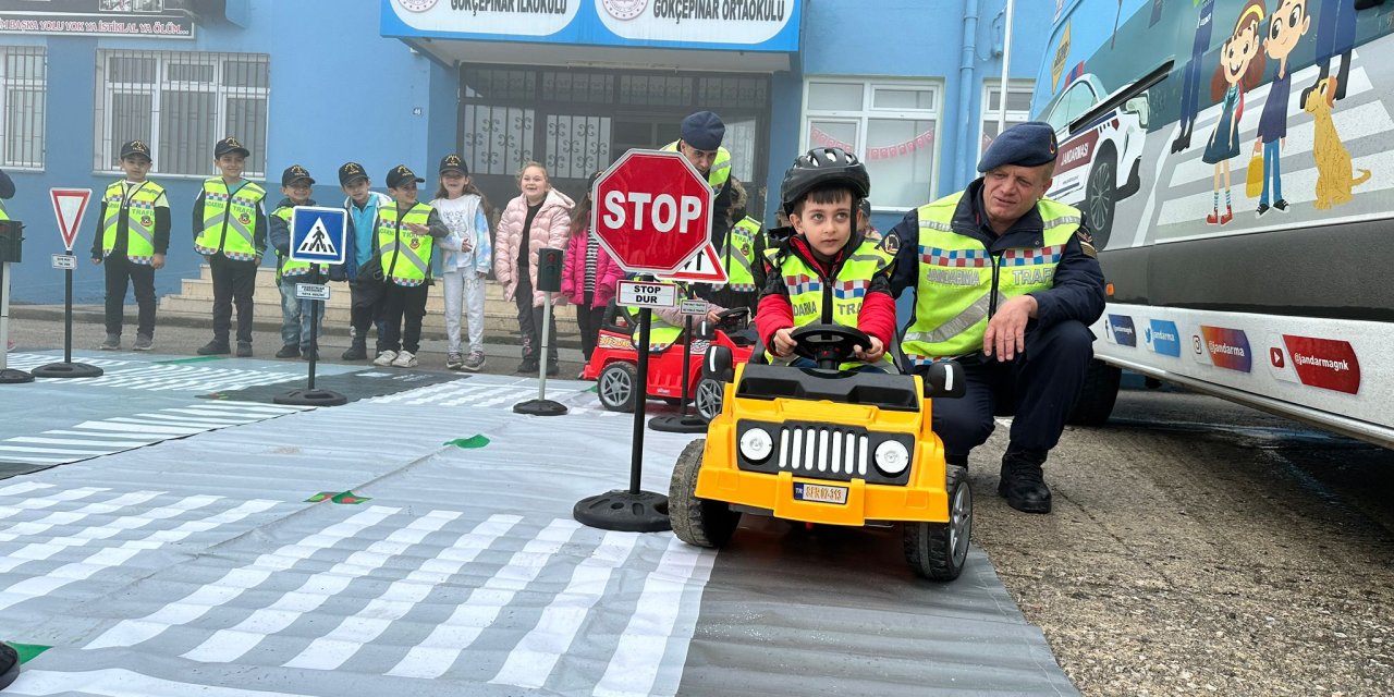 Kırsalda yaşayan öğrencilere trafik eğitimi