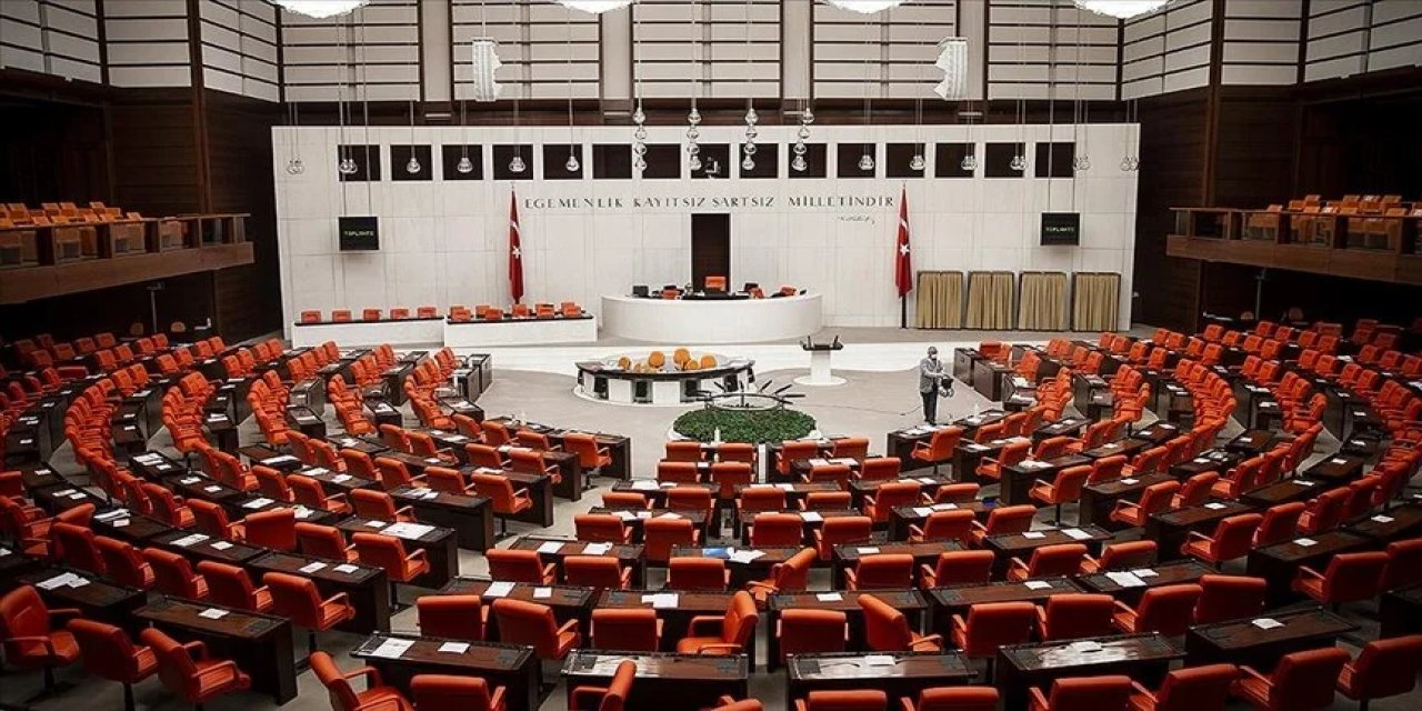 Parlamentonun çoğunluğu yenilendi