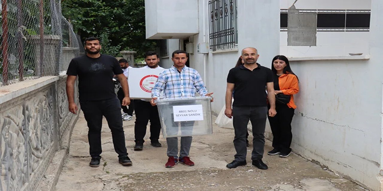 Seyyar sandık ile oy kullandılar