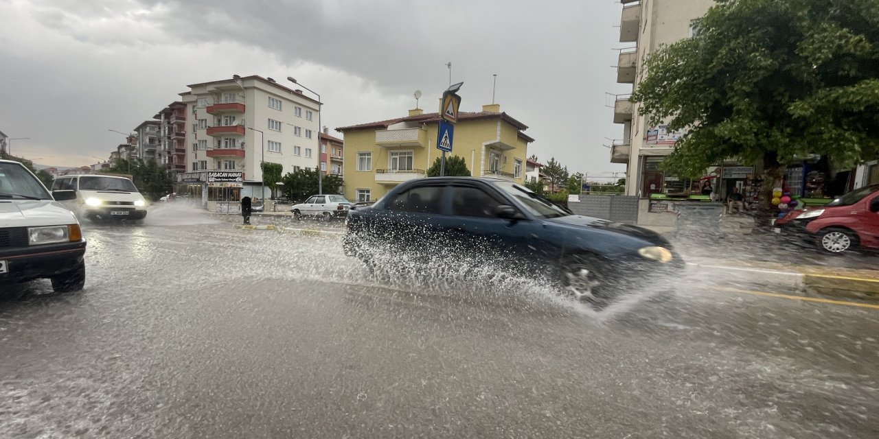 Sağanak yağış etkili oldu