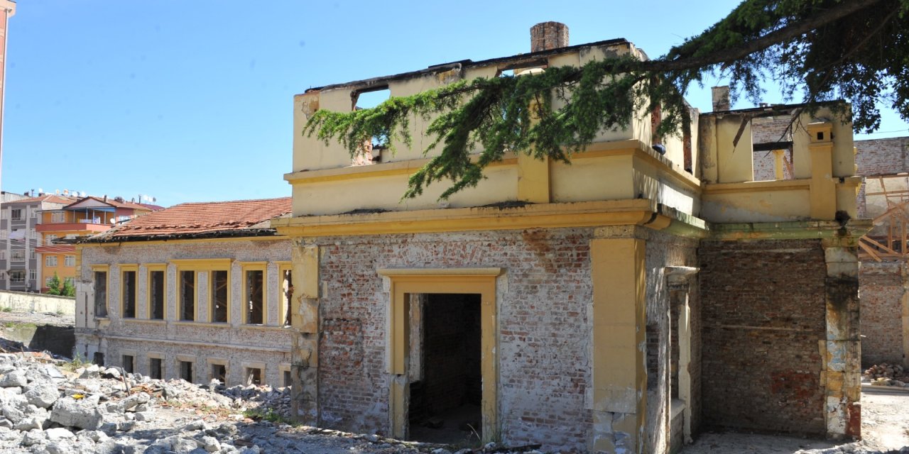 Hastane binasının restorasyonuna başlandı