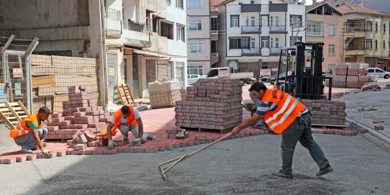 Parke ve yol çalışmaları devam ediyor