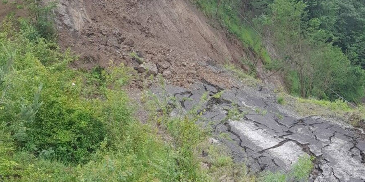 Heyelan nedeniyle bazı mahallelerin yolu kapandı