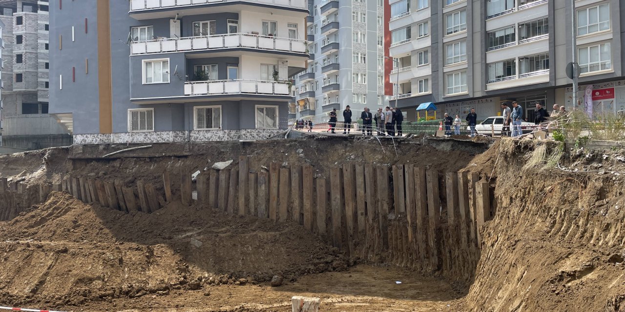 Temel kazma sırasında toprak kayması yaşandı