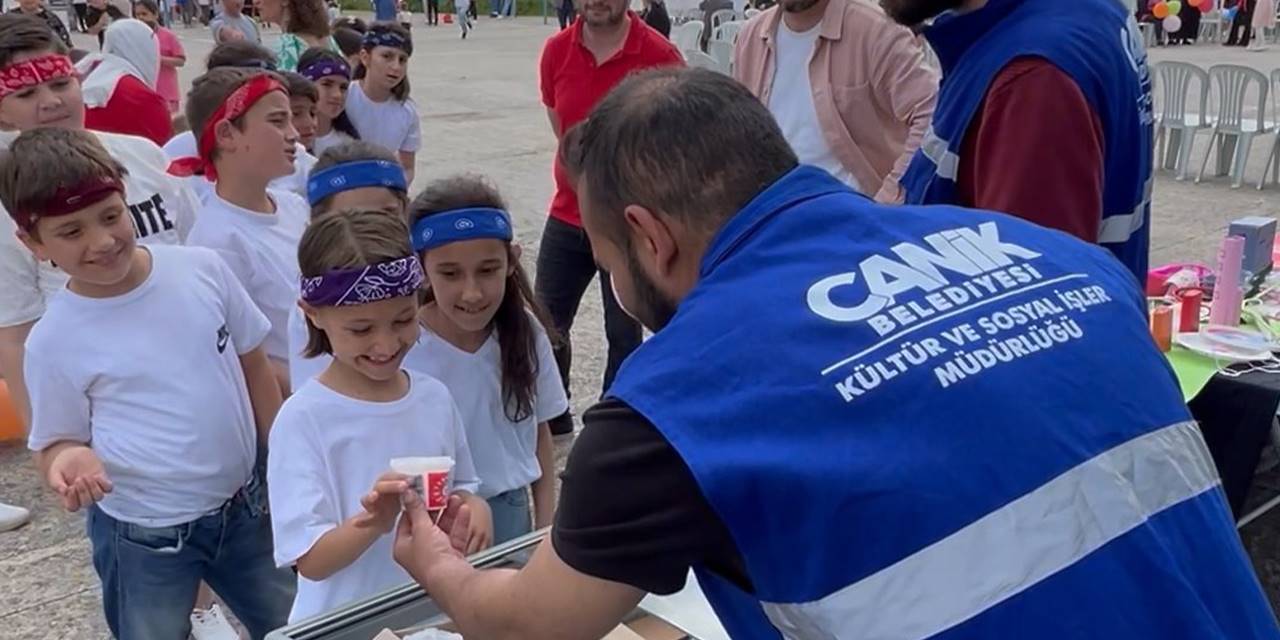 Canik'te öğrencilere dondurma ikramı