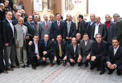 Kendinden emin olmayan geleceğinden şüphe duyar