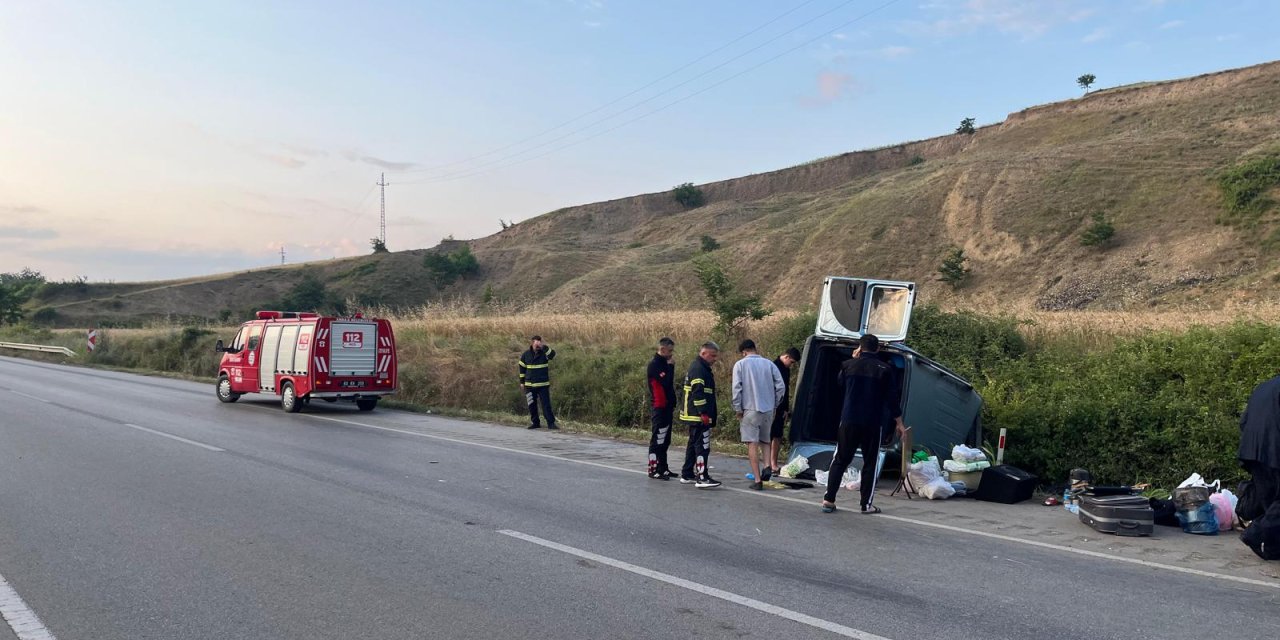 Araç sulama kanalına devrildi, 5 kişi yaralandı