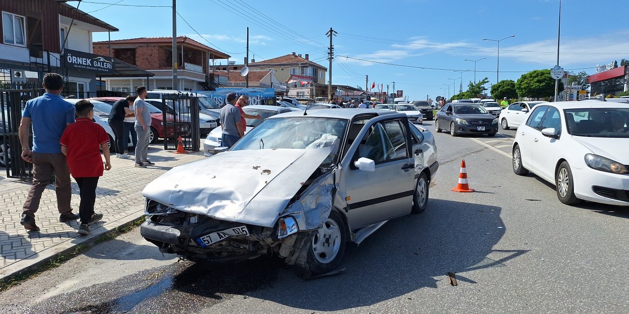 Trafik kazasında 4 kişi yaralandı