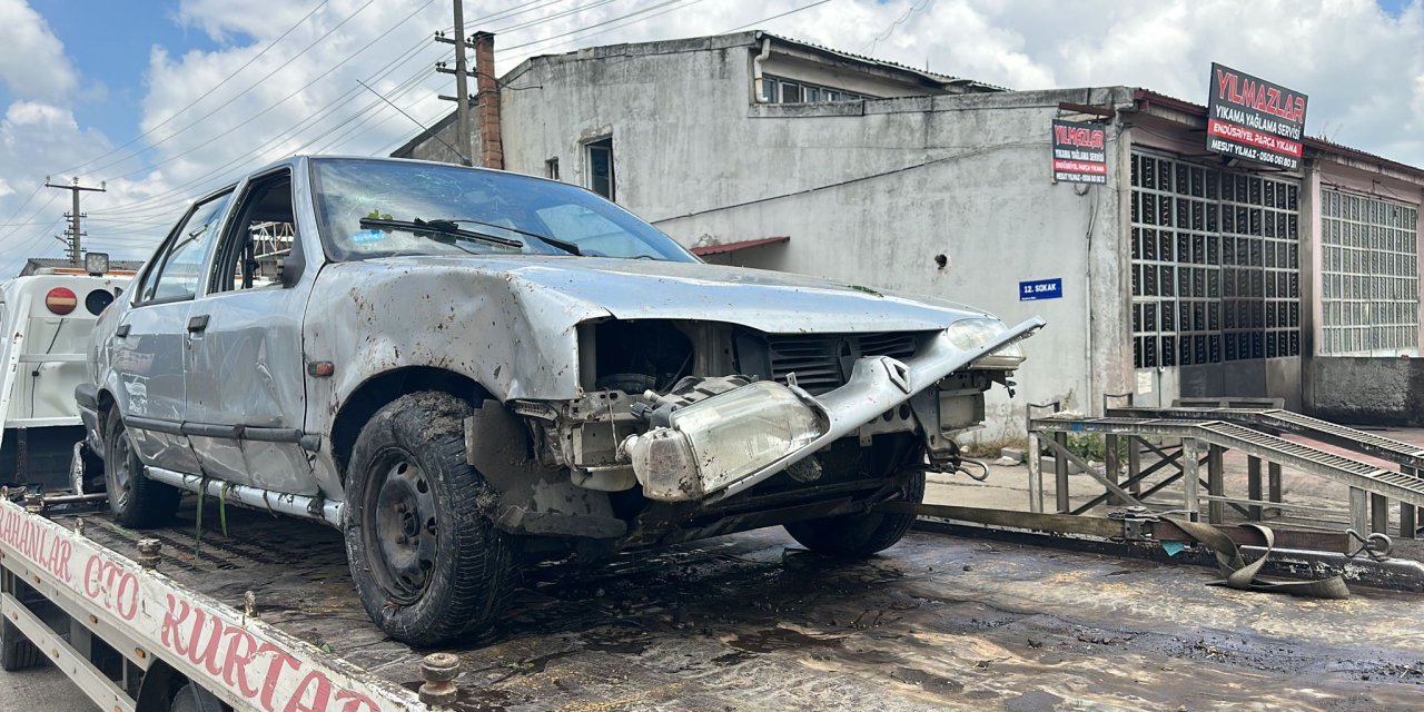 Su kanalına giren otomobilin sürücüsü yaralandı