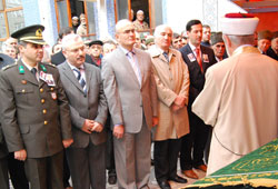 Kıbrıs Gazi son yolculuğuna uğurlandı