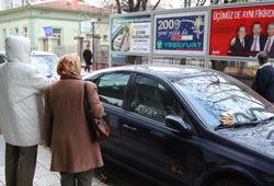 KADER'den düşündüren afiş