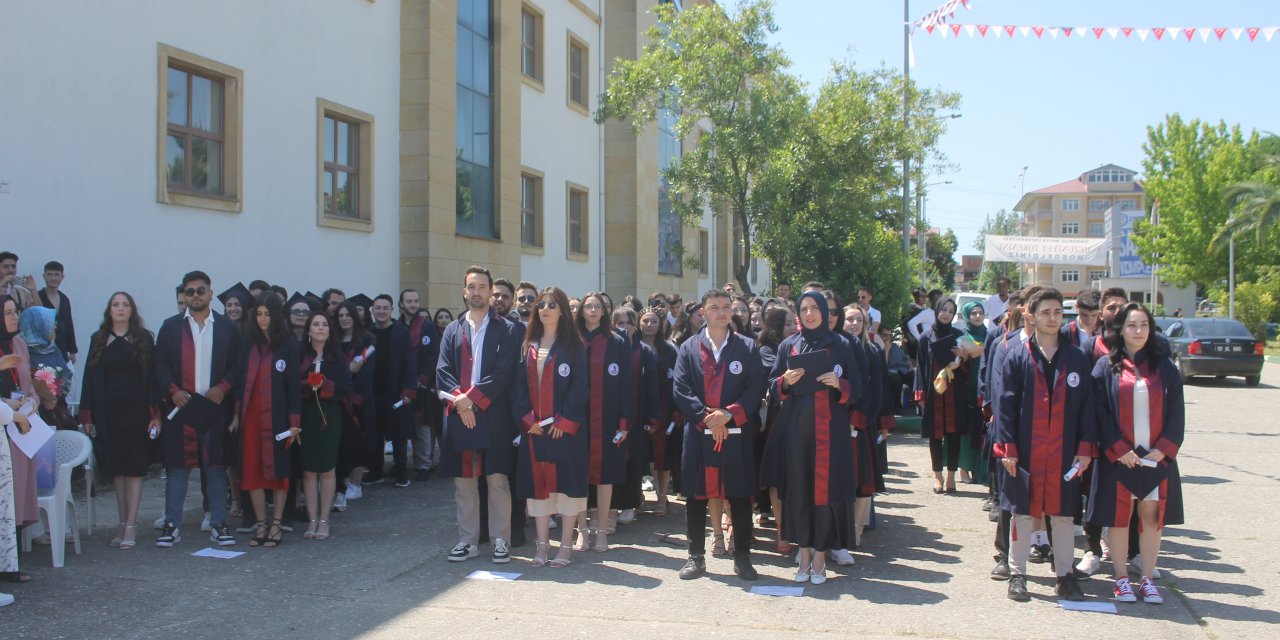 İletişim Fakültesinde mezuniyet töreni düzenlendi