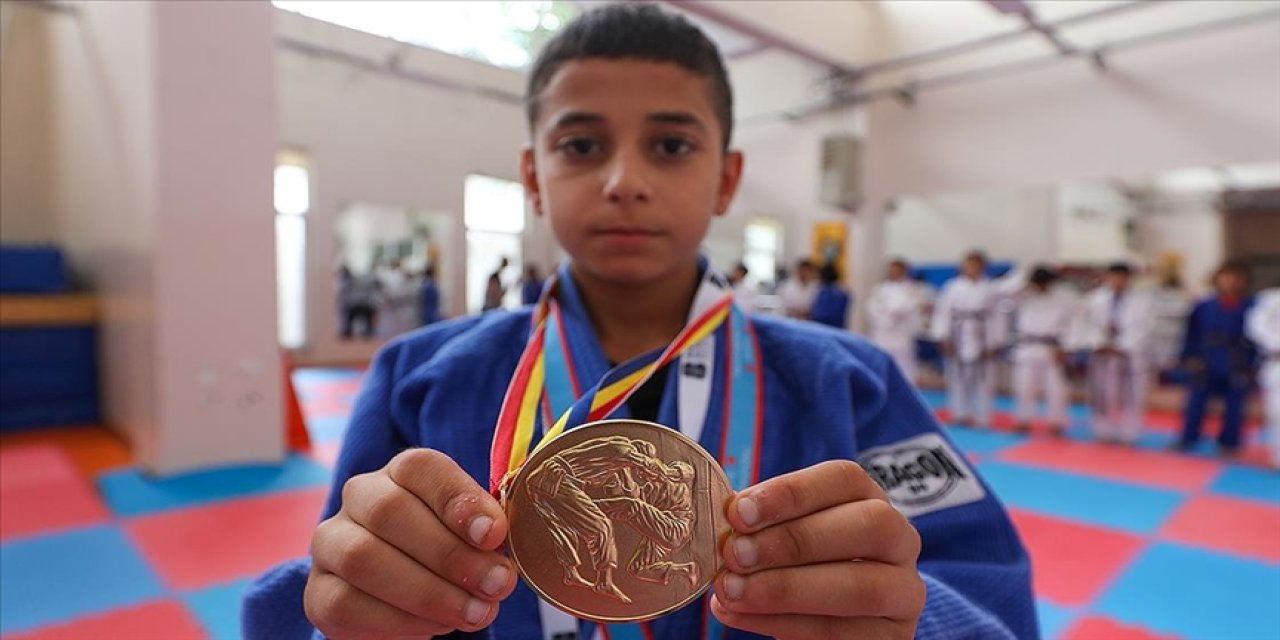 Judo şampiyonasında birinci oldu