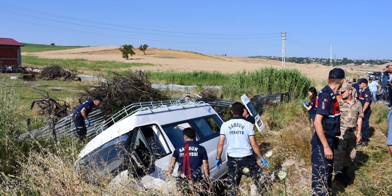 Minibüs şarampole devrildi: 2 ölü 5 yaralı