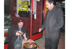 25 yıldır kestane satıyor